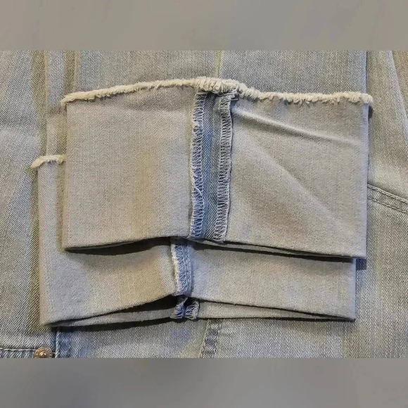 Style & Co., Size 10, Light Wash High Cuffed Capris - Picture 9 of 14